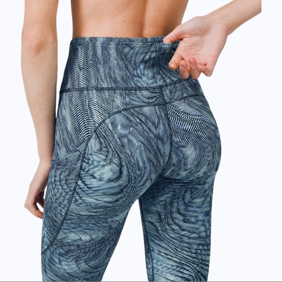 LULULEMON Fast & Free High Rise Tights 25". Inside tag removed for comfort - Picture 9 of 11